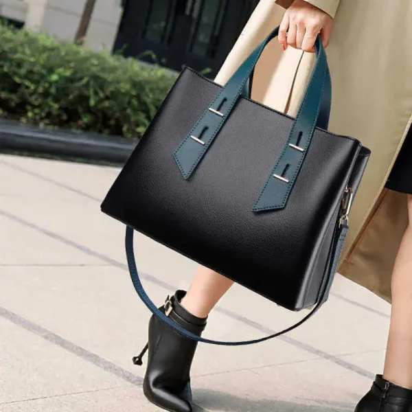 Chic Companion - Image 2
